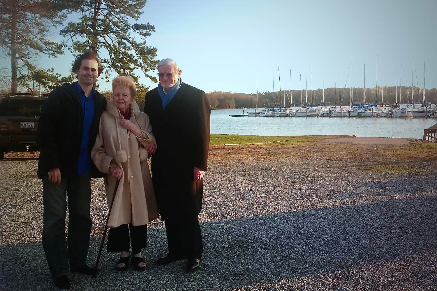 Mes parents et moi en Caroline du Nord prêt d'un lac.
